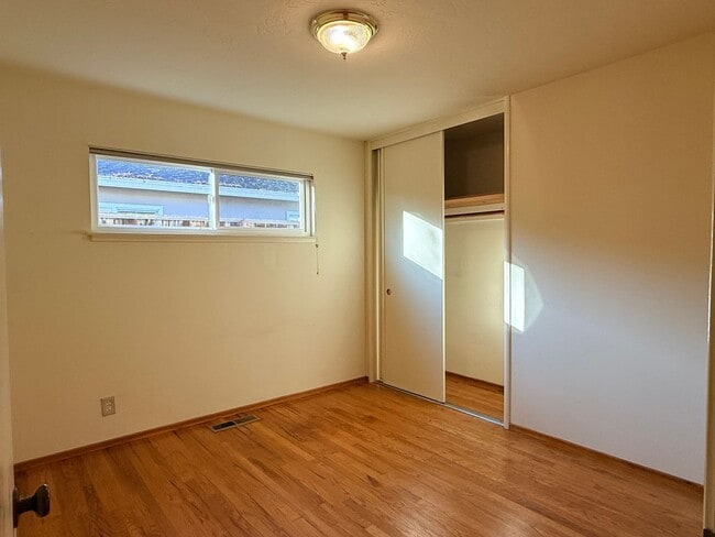 Building Photo - 4975 Bel Escou Dr