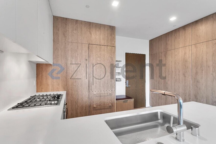 Building Photo - Unit 404