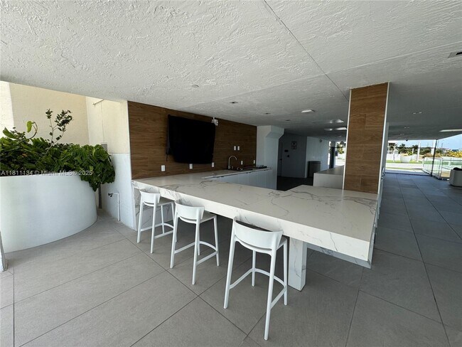 Building Photo - 770 Claughton Island Dr