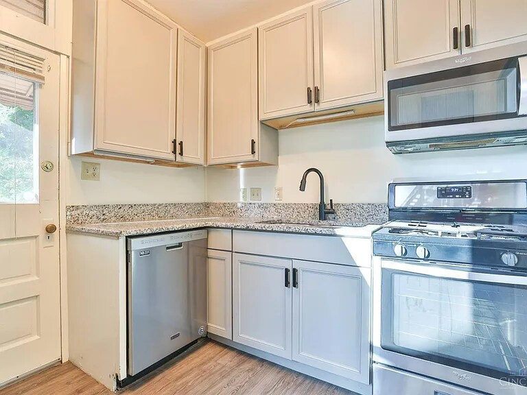 Building Photo - 2911 Robertson Ave