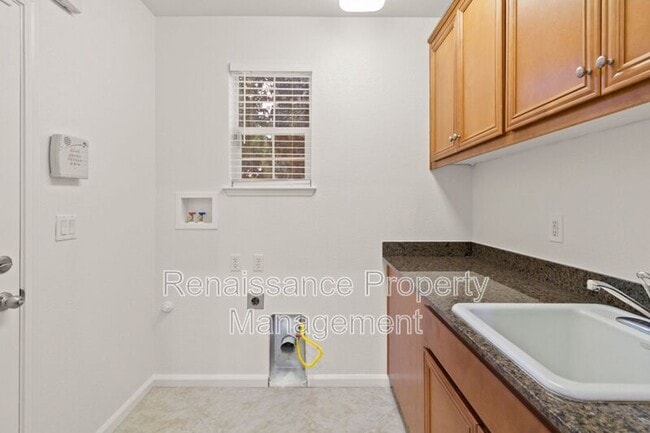 Building Photo - 288 W Fauna Ave