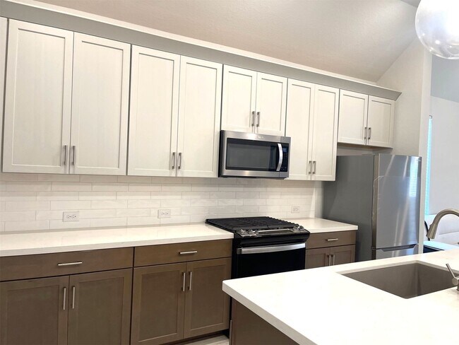 Building Photo - 12614 White Pelican Ct