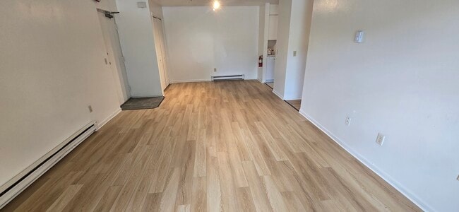 Remodeled unit. huge living and dining room - 349 Pearl St