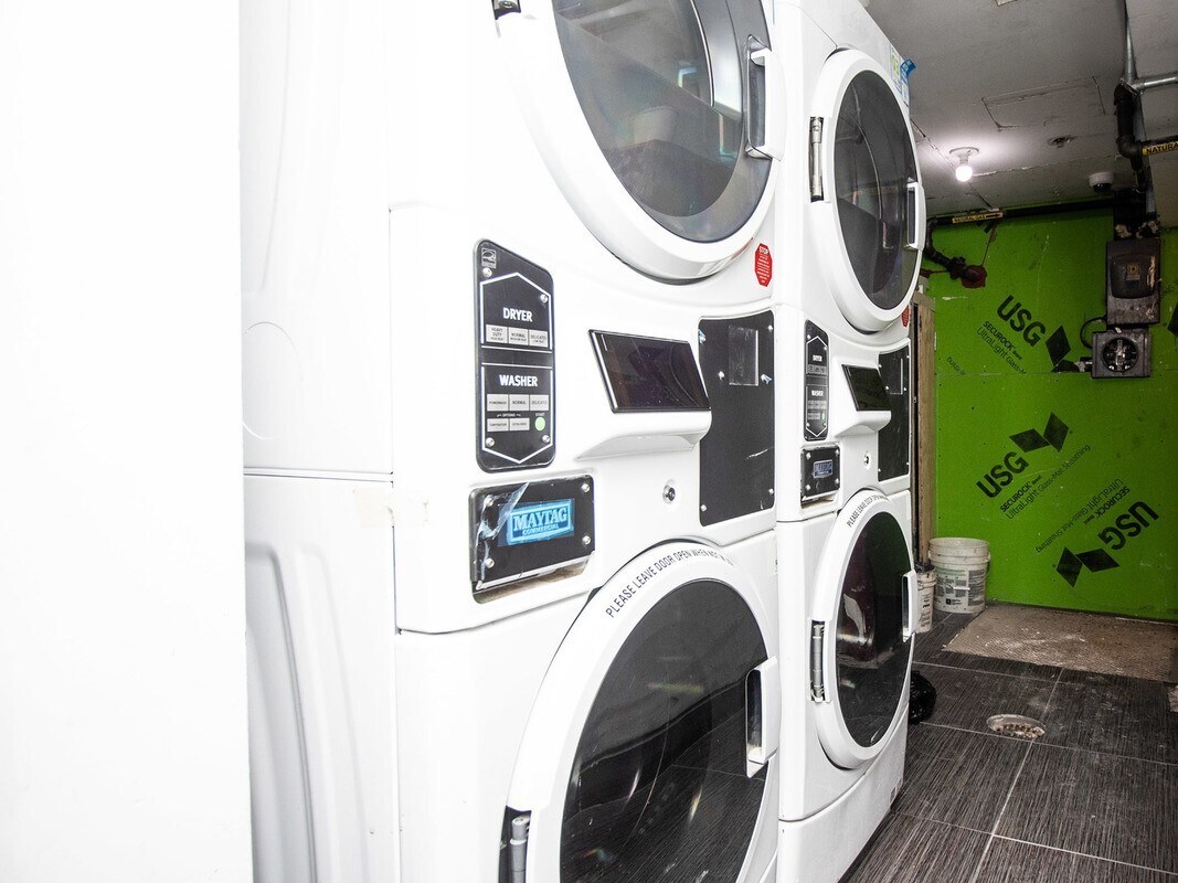 Building Photo - 301 Broadway