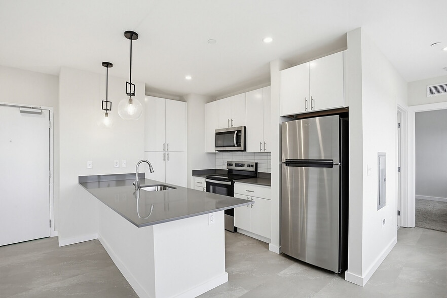 250_College_Avenue_0011 - West End Place