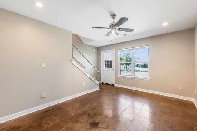 Building Photo - 3 Bedroom 2 Bathroom Lafayette Townhome fo...