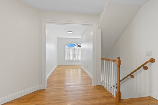 Building Photo - 5 Two Mile Hill Rd