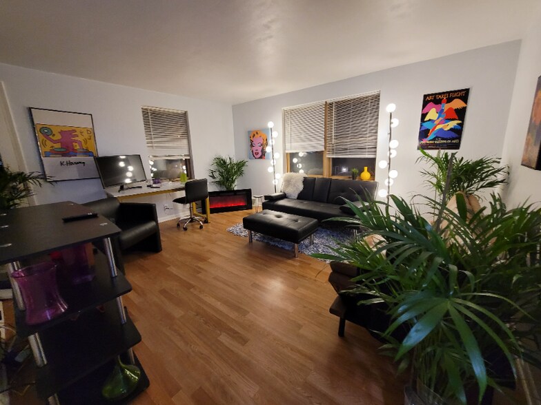 Building Photo - 3411 S Howell Ave