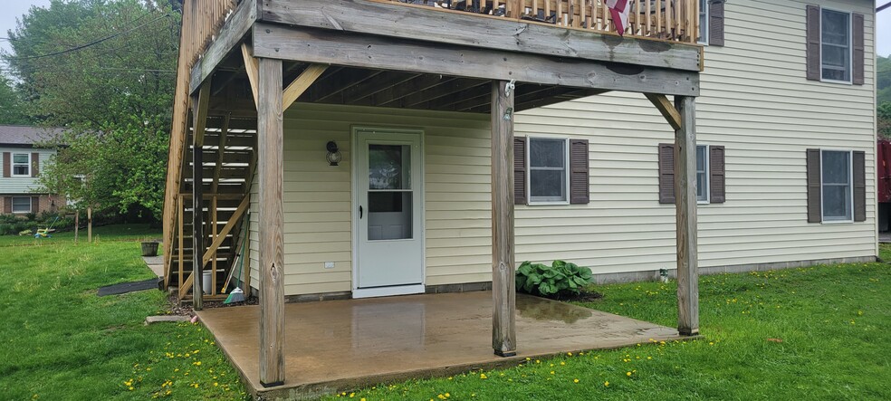 Building Photo - 5 E Green St