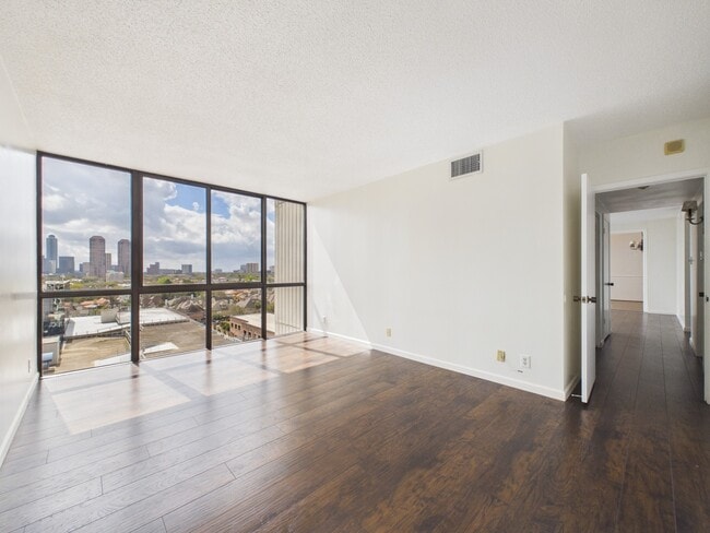 Building Photo - 5001 Woodway Dr