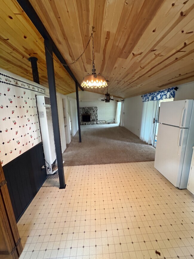 Building Photo - 1353 N Cedar Lane Rd