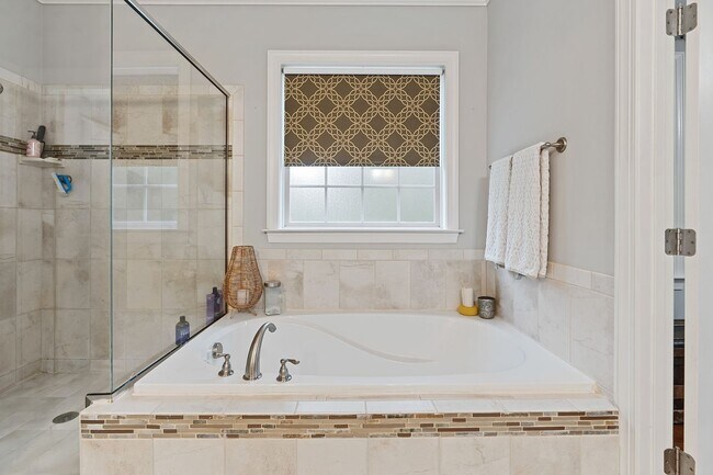 Building Photo - Splendid 4-bedroom, 3-bathroom Harrison Pond home in Pittsboro-- SWIMMING POOL!