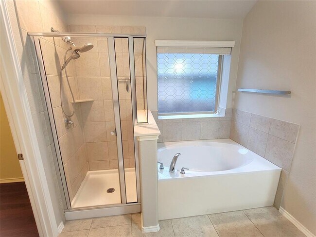 Building Photo - 537 Peregrine Way