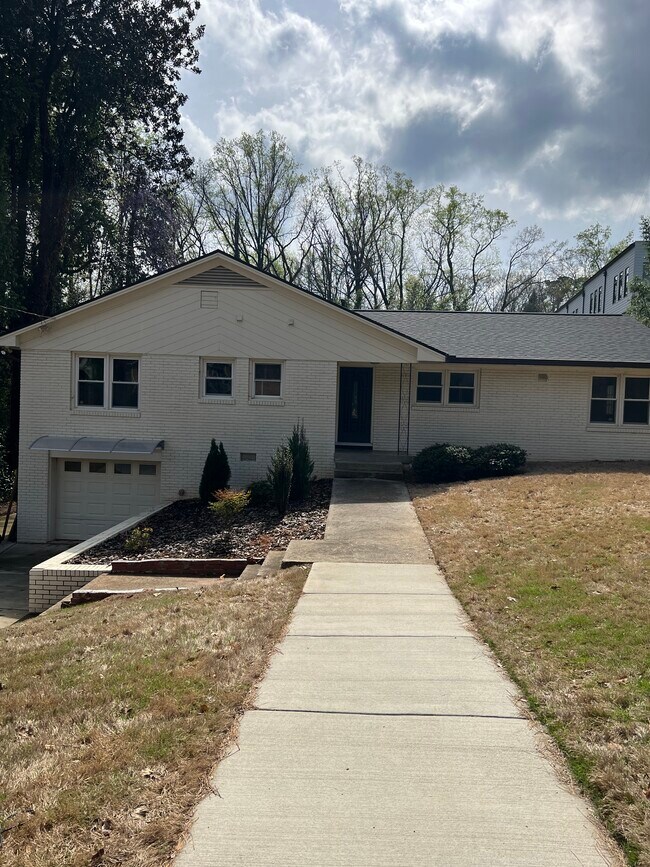 Building Photo - 1371 Stephens Dr NE