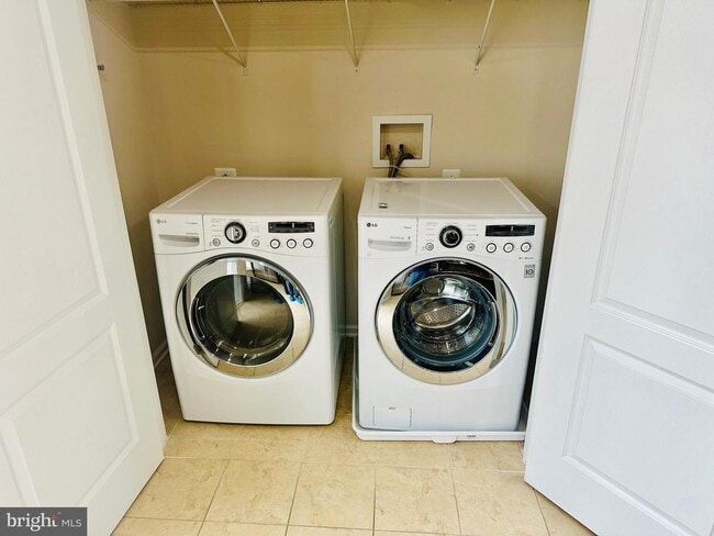 Building Photo - 1700 Walcott Ln