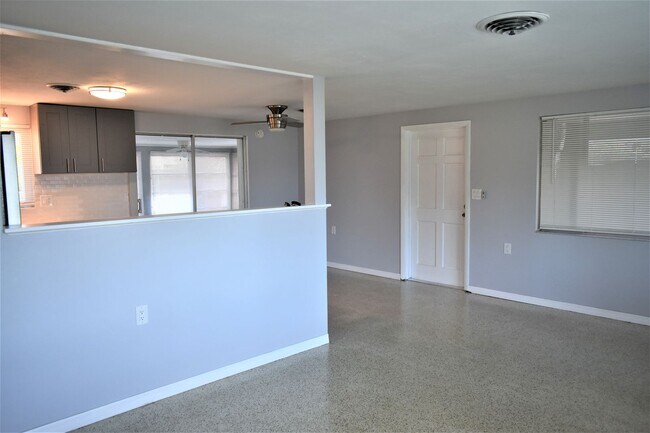 Building Photo - Updated Annual 2/1 on Overbrook Rd