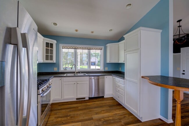 Building Photo - 2770 Sunflower Dr