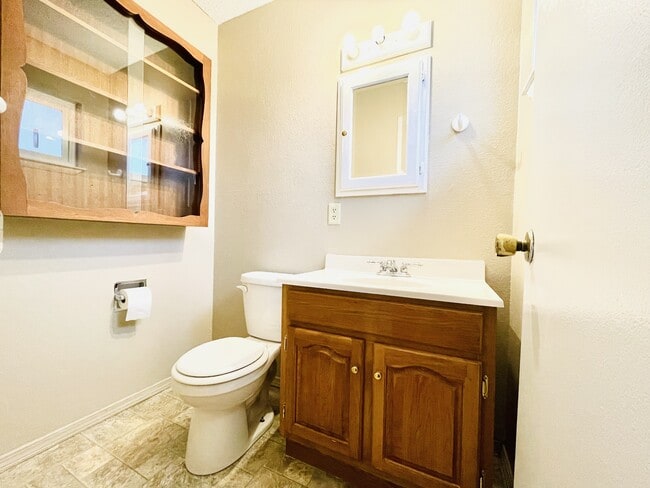 Building Photo - 1041 Warwick Ave