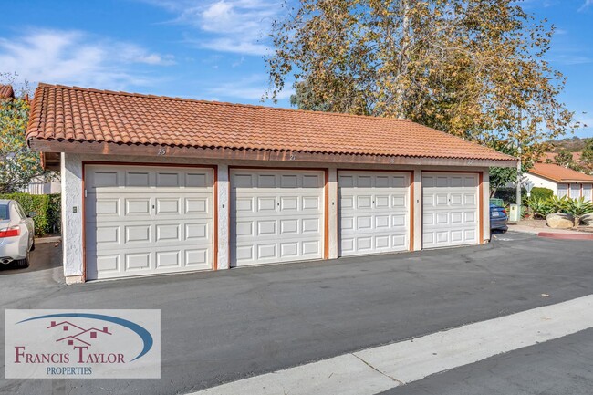 Building Photo - Idyllic 2 Bedroom Condo in Carlsbad