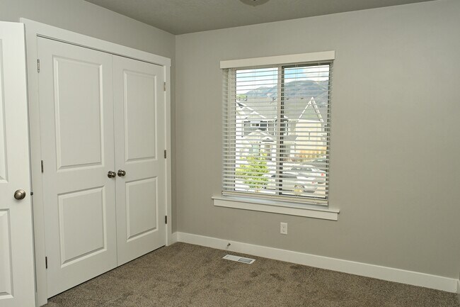 Building Photo - 2221 S 1180 W