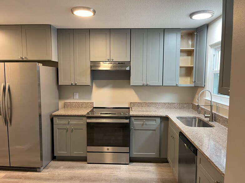 Primary Photo - 91 5th Ave