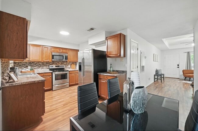 Building Photo - 513 Signal Hill Ct S