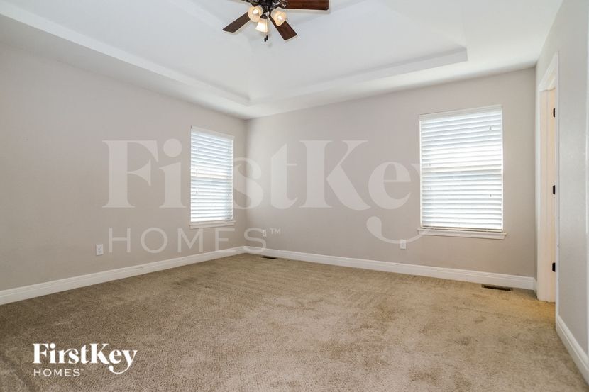 Building Photo - 10511 Augusta Dr