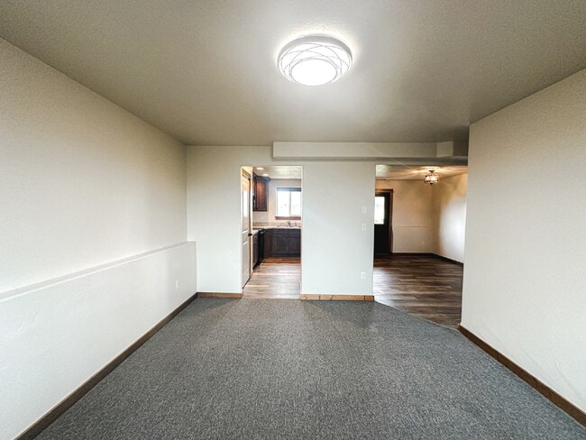 Building Photo - 3 Bedroom, 1 Bathroom Lower Level Duplex