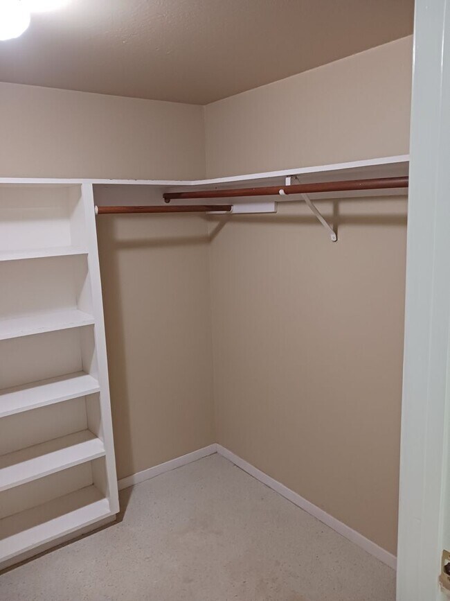 Building Photo - Duplex for RENT!