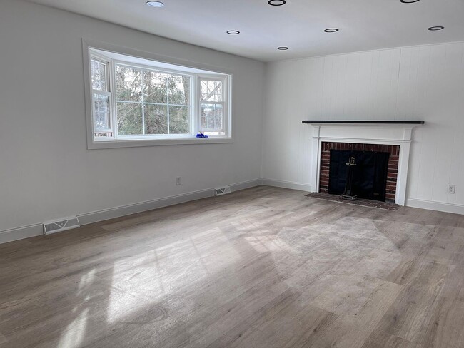 Building Photo - 1543 Ashby Rd