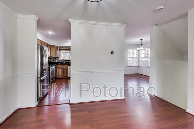 Building Photo - 8417 Meadow Green Way