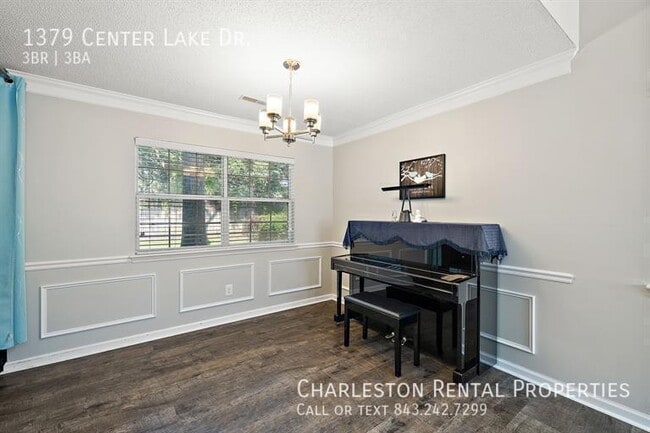 Building Photo - 1379 Center Lake Dr