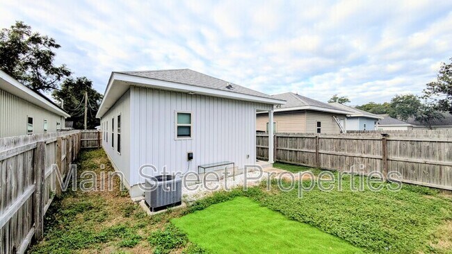 Building Photo - 2010 W Gregory St