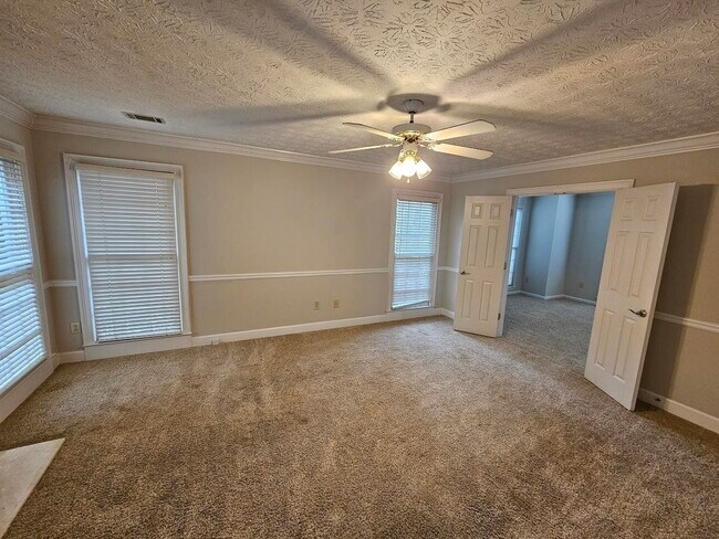 Building Photo - 700 Cirrus Ct