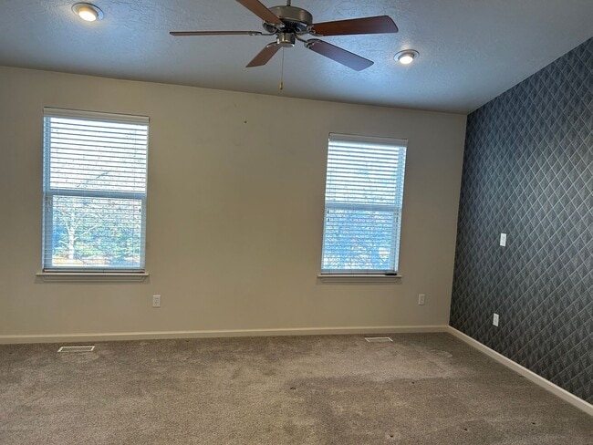 Building Photo - 2 Master Suites, 2.5 Bath Condo in West Jordan