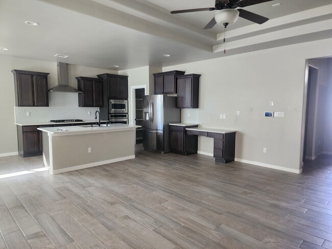 Building Photo - 6040 Arosa St