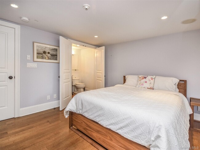 Building Photo - 290 8th Ave