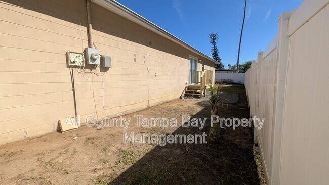 Building Photo - 1716 W Flora St