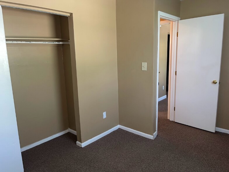 Building Photo - 1392 Summit St