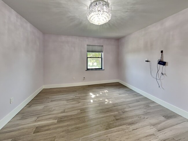 Building Photo - 6915 Forestglade Cir