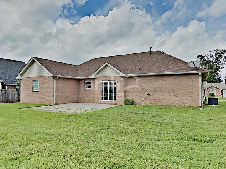 Building Photo - 9009 Lomond Dr