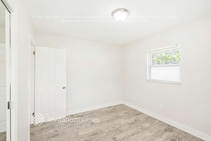 Building Photo - 909 Skyview Dr