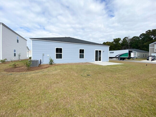 Building Photo - LIKE NEW home in a new subdivision!
