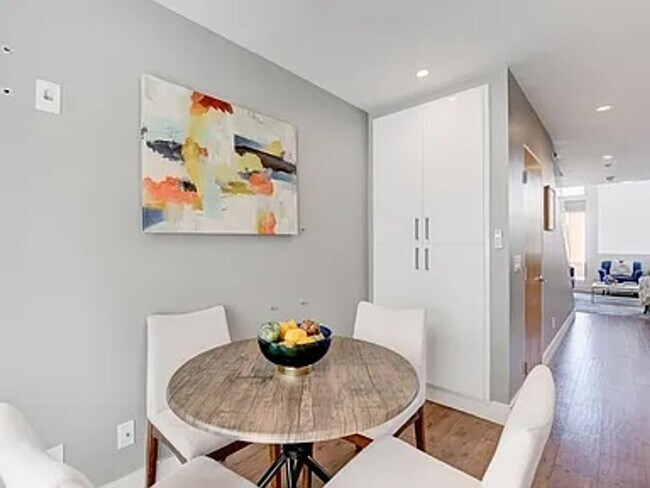 Building Photo - RARE Luxurious 3 Bedroom + Office in Hillcrest / Mission Hills