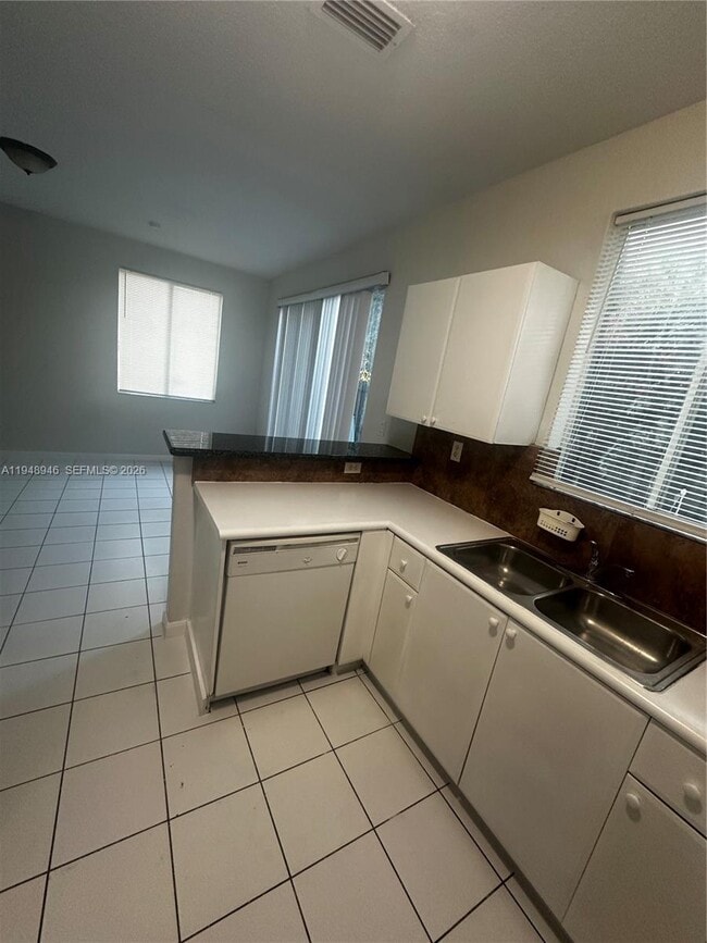 Building Photo - 2440 SE 14th Ave