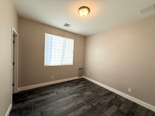 Building Photo - Gorgeous home in Chino Valley