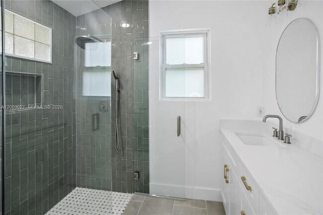 Building Photo - 12090 164th Ct N