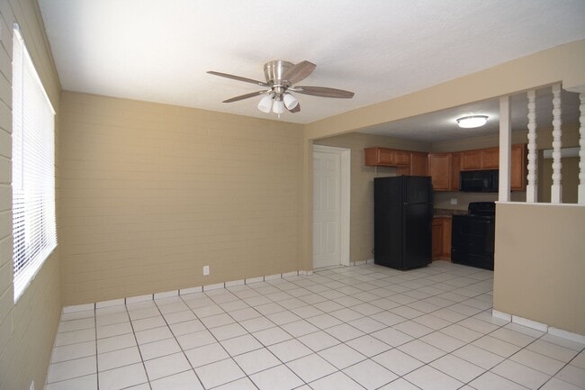 Building Photo - Updated 3 Bedroom 1 Bath Home! Central Tucson Location!