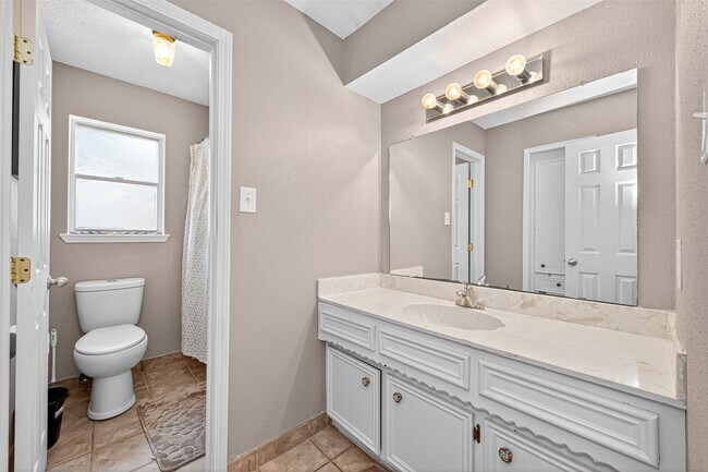 Building Photo - 25314 Lynbriar Ln