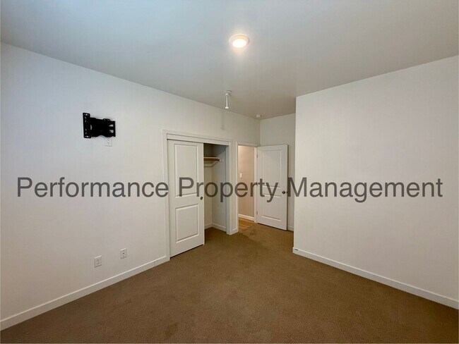 Building Photo - 7215 Canyon Creek Dr